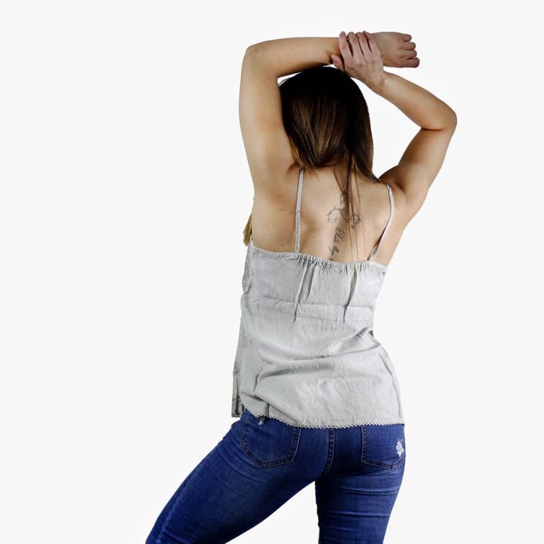Blusa de la India sin mangas color gris claro