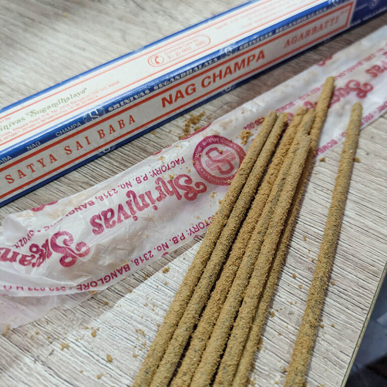 Incienso Nag Champa Azul 25 cajitas de 10 gramos