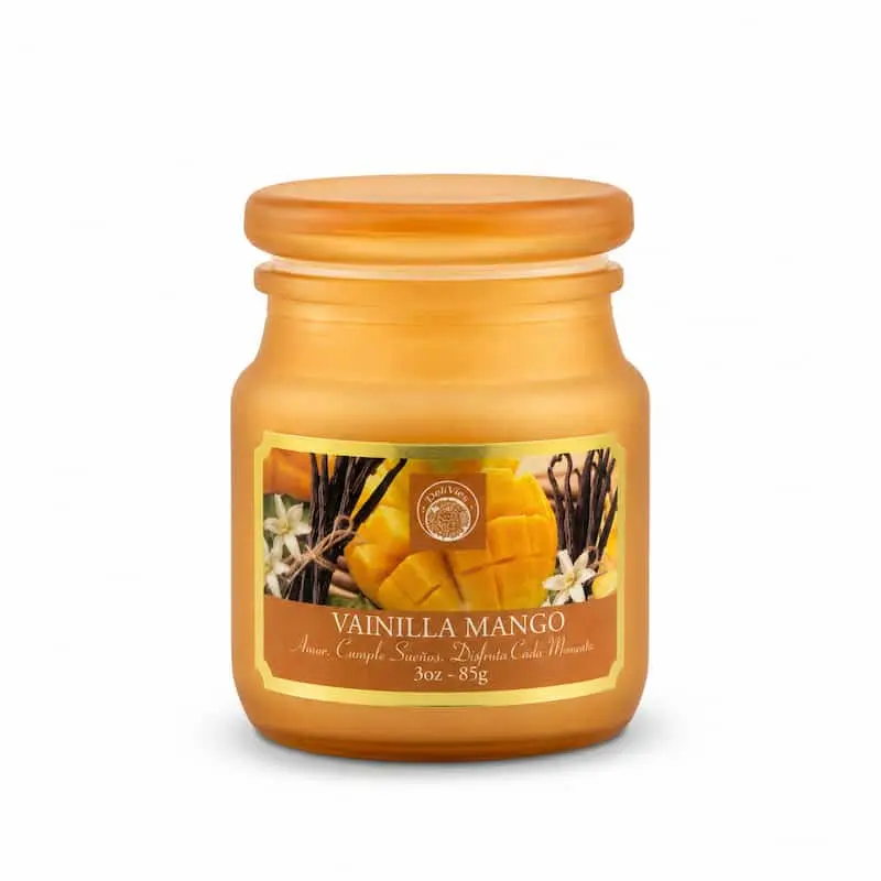 La Vela Aromática Vainilla Mango 85 g de Desi Vibes está diseñada para llenar tus espacios con una fragancia que combina la suavidad de la vainilla con el aroma tropical del mango