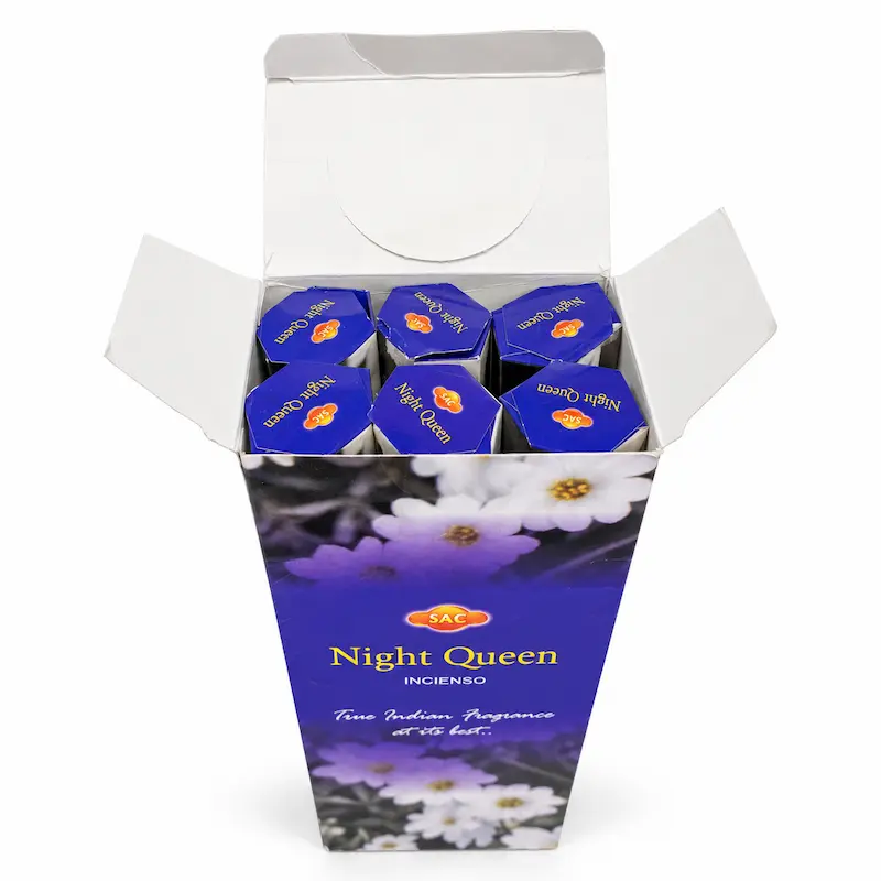 Incienso Reina de la Noche Night Queen - Hexagonal SAC 2 Caja abierta de incienso Reina de la Noche o Night Queen de la marca sac mostrando las 6 cajitas de 20 varitas cada una